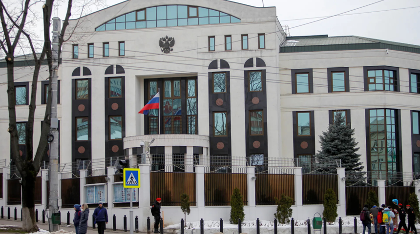Un membru al Ambasadei Rusiei în R.Moldova, declarat persona non grata şi expulzat, în semn de protest faţă de deschiderea în weekend a unor secţii de votare în alegerile prezidenţiale ruse în Transnistria