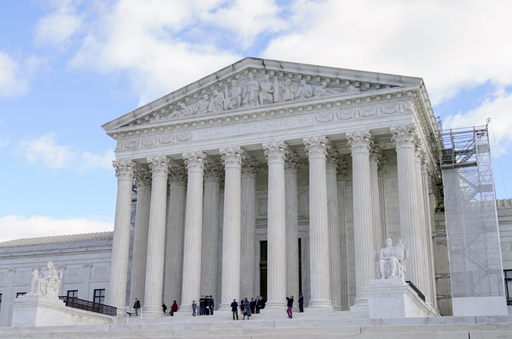 Curtea Supremă a SUA respinge demersul administraţiei Biden şi permite intrarea în vigoare a legii din Texas pentru controlul la frontieră. Persoanele suspectate că au trecut ilegal graniţa dintre Mexic şi SUA riscă chiar şi 20 de ani de închisoare