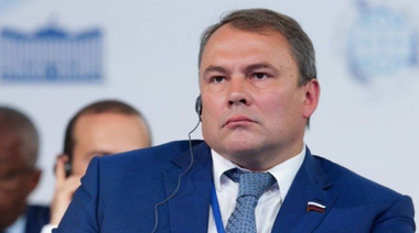 Vicepreşedintele Dumei ruse de Stat Piotr Tolstoi ameninţă Franţa şi pe Macron că ruşii ”vor omorî toţi militarii francezi” trimişi în Ucraina. ”Ucraina nu va mai exista niciodată în frontierele” de dinainte de război