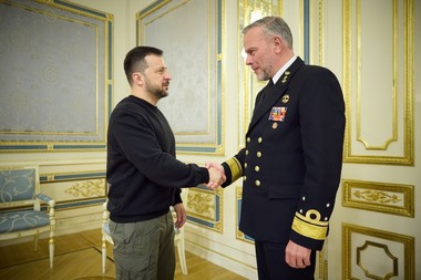 Pentru prima dată de la începutul războiului, o delegaţie NATO a venit la Kiev. Şeful Comitetului militar al NATO, amiralul Rob Bauer, cere aliaţilor un sprijin puternic pentru Ucraina