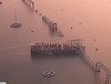 POD PRĂBUŞIT LA BALTIMORE. Paza de Coastă caută materiale potenţial periculoase în containerele avariate ale navei