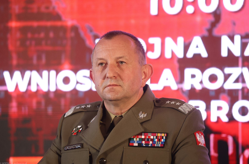 Comandantul polonez al EUROCORPS, locotenent-generalul Jaroslaw Gromadzinski, demis din funcţie şi rechemat în urma unei anchete de contraspionaj