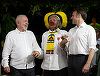 Căpetenia kayapo, Raoni Metuktire, decorat cu Legiunea Străină de Macron, pe Insula Combu, noaptea, în natură. ”Îl consider pe Lula fratele meu, pe Macron ca fiul meu”, spune Raoni care le cere să-l susţină să fie distins cu Premiul Nobel pentru Pace