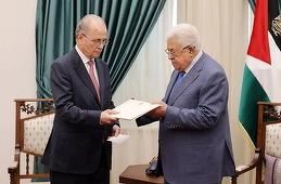 Mahmoud Abbas aprobă al 19-lea Guvern, condus de Mohammed Mustafa. Premierul vrea o reunificare a instituţiilor, o reconstrucţie a Fâşiei Gaza şi un coordonator el anclavei. Trei femei şi şase palestinieni din enclavă, inclusiv fostul primar al Gazei, în 