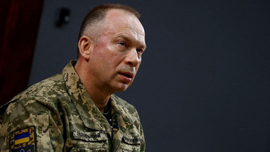 Unele trupe luptă cu puţin armament şi muniţie sau deloc, avertizează comandantul armatei ucrainene. ”Acum câteva zile, avantajul inamicului ca muniţie trasă era de şase la unu”. Ucrainenii s-au retras de la Avdiivka din cauza lipsei de muniţie şi bombardamentelor constante