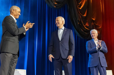 Obama, Clinton şi Biden strâng 26 de milioane în campania democratului, la Radio City Hall, la New York