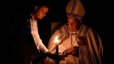 Papa a participat la slujba de Înviere: Cu Iisus, niciun mormânt nu va suprima bucuria vieţii, niciun eşec nu ne va condamna la deznădejde
