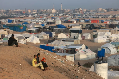 Zeci de atacuri sângeroase în Fâşia Gaza, negocieri în vederea unui armistiţiu se reiau