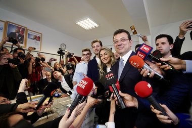 BIOGRAFIE. Cine este Ekrem Imamoglu, primarul Istanbulului? I-a dat chiftele gratis lui Erdogan, în tinereţe. Acum a devenit cel mai serios rival al său: "Nu va plăti acea notă de plată atât timp cât va trăi" - FOTO