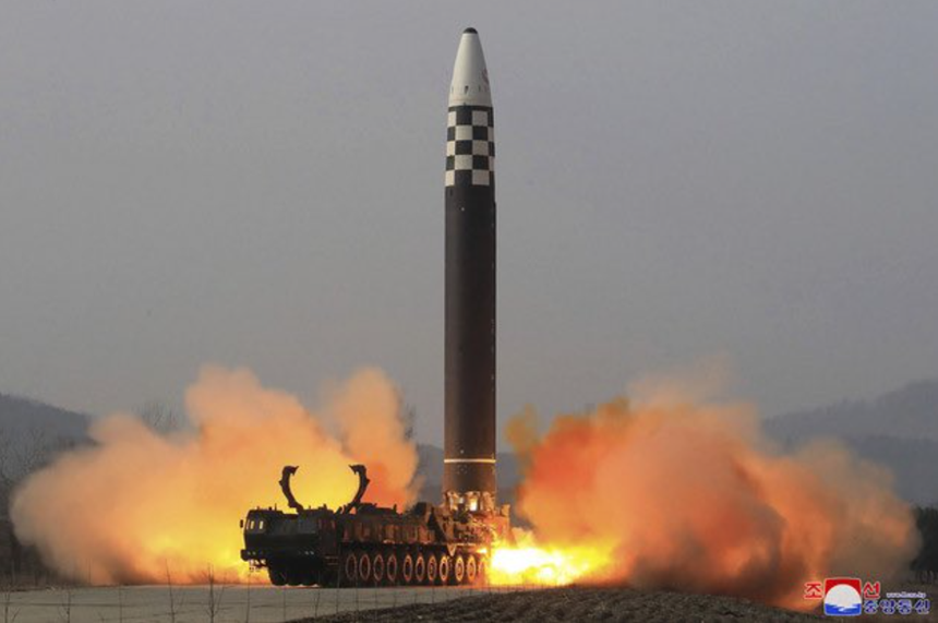 Coreea de Nord trage o rachetă balistică cu rază intermediară de acţiune în Marea Japoniei