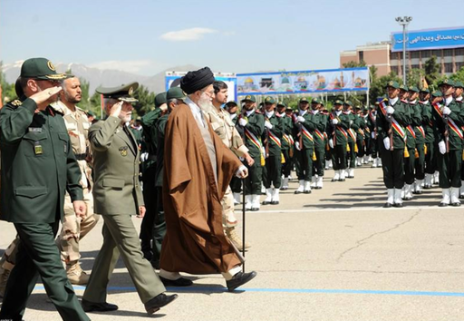 Khamenei ameninţă ”regimul pervers sionist” că va fi ”pedepsit” după ce a ucis 11 persoane la Damasc, inclusiv şapte membri ai Gardienilor Revoluţiei şi a distrus clădirea în care se afla sediul Consulatului şi reşedinţa ambasadorului Iranului. UE îndeamnă la ”reţinere”
