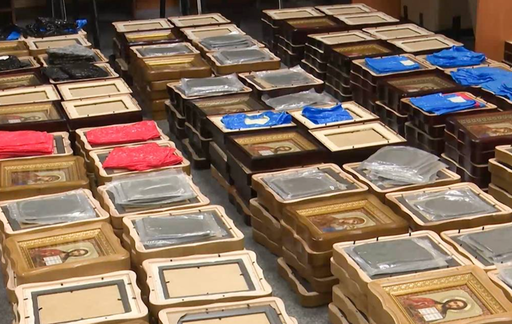 FSB anunţă arestarea unor contrabandişti de explozivi în icoane ortodoxe din Ucraina în Rusia. Marfa, încărcată în România şi interceptată la frontiera cu Letonia, în drum către Moscova. 27 IED, 70 kg de exploziv plastic, 91 detonatoare electrice şi piese de RPG-7