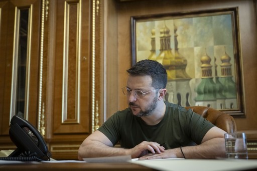 Zelenski a promulgat legea prin care vârsta de mobilizare pentru front este redusă la 25 de ani