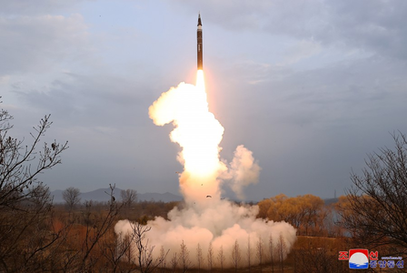Coreea de Nord afirmă că a testat o nouă rachetă hipersonică cu combustibil solid