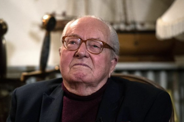 Jean-Marie Le Pen, în vârstă de 95 de ani, plasat în ”regim de protecţie juridică”, echivalent unei plasări sub tutelă, în urma unei expertize medicale care constată incapacitatea. Interesele fostului lider FN, gestionate de cele trei fiice ale acestuia