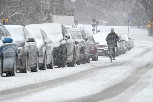 Suedia: Ninsori abundente au paralizat traficul rutier. Ministrul infrastructurii, nevoit să părăsească o întâlnire cu omologii săi la Bruxelles pentru a gestiona criza