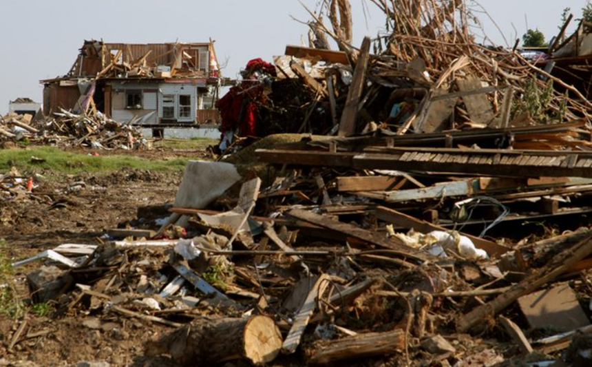 Milioane de americani se pregătesc de intemperii multiple, tornade, ninsori şi furtuni