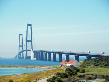Un lansator de rachete defect a determinat închiderea spaţiului aerian şi maritim într-o importantă strâmtoare din Danemarca