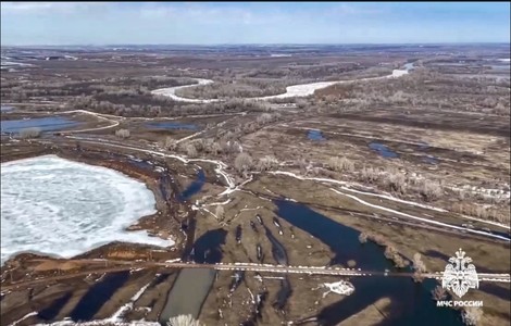 Un baraj din Rusia a cedat din cauza inundaţiilor, în Urali. Evacuarea populaţiei este în curs, mii de case ar putea fi inundate
