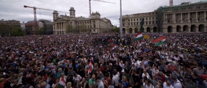 Zeci de mii de oameni au manifestat la Budapesta împotriva lui Viktor Orban