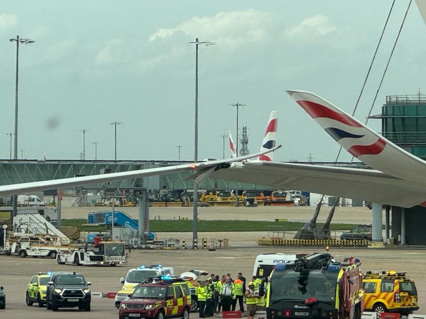 Incident la aeroportul Heathrow: Un avion Virgin Atlantic a acroşat o aeronavă British Airways