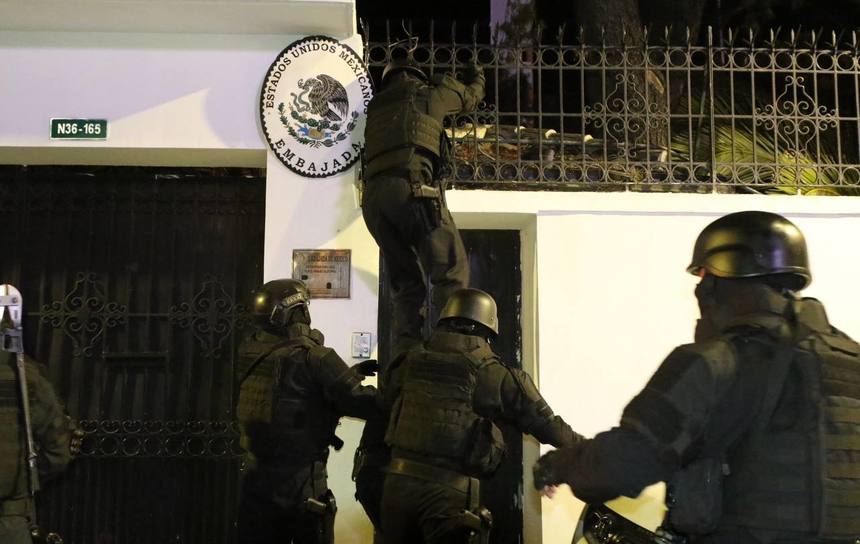 Mexicul a suspendat relaţiile cu Ecuador după ce fostul vicepreşedinte Glas a fost arestat de către poliţia ecuadoriană intrată cu forţa în ambasadă