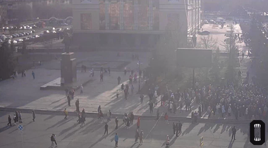 Manifestaţie de protest la primăria oraşului rus Orsk, afectat de inundaţii, în timpul situaţiei de urgenţă. Peste 10.000 de clădiri inundate, 6.500 de persoane evacuate la Orenburg. ”Putin, ajută-ne!”. Kremlinul: locuitorii regiunilor inundate ”suportă cu stoicism”