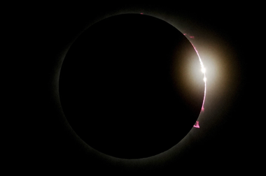 Eclipsă solară totală în America de Nord 