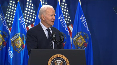 Biden atacă din nou problema datoriei studenţeşti