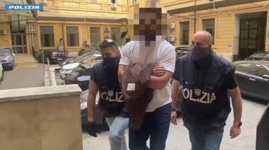 Un tadjik de 32 de ani, arestat pe Aeroportul Fiumicino, la Roma, acuzat că este membru al Statului Islamic. El venea din Olanda şi folosea numeroase identităţi false, inclusiv din Ucraina