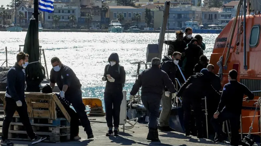 Operaţiune de salvare de amploare în largul Insulei greceşti Chios, în urma naufragiului unei ambarcaţiuni cu migranţi din Turcia, Trei fete migrante găsite moarte într-o zonă stâncoasă a insulei. Numărul migranţilor de la bord, necunoscut. 17 persoane, s