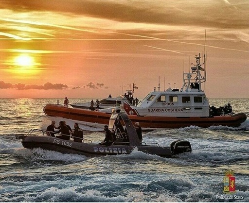 Nouă morţi, inclusiv un bebeluş, după ce o ambarcaţiune cu imigranţi s-a scufundat în Marea Mediterană în largul insulei Lampedusa