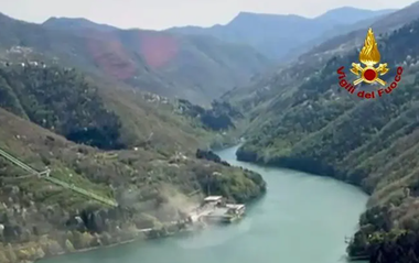 Bilanţul victimelor exploziei de la centrala din Italia creşte la cinci morţi. Două corpuri găsite în etajele subterane ale Centralei Bargi. Două persoane date în continuare dispărute. Procuratura anchetează un lanţ de subcontractanţi