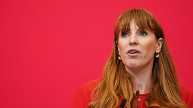 Numărul doi în Partidul Laburist, Angela Rayner, anchetată de poliţie, acuzată de deputaţi conservatori că a dat informaţii false la vânzarea locuinţei, în urmă cu zece ani, pentru a evita să plătească impozite