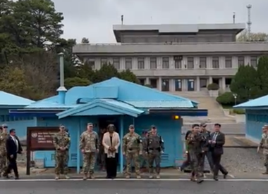 Ambasadoarea SUA la ONU Linda Thomas-Greenfield efectuează o vizită în Zona  Demilitarizată şi cere Phenianului ”să se aşeze la masa negocierilor”