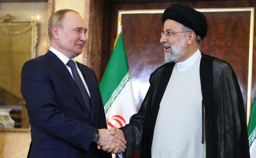 Putin a vorbit la telefon cu preşedintele Iranului şi sfătuieşte Orientul Mijlociu să evite o confruntare catastrofală. Kremlinul spune că principala cauză a evenimentelor actuale din Orientul Mijlociu este "conflictul palestiniano-israelian nerezolvat"