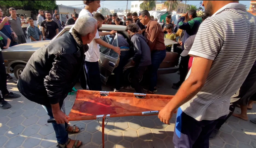Cel puţin 13 morţi, dintre care 7 copii, în urma unui atac asupra taberei de refugiaţi Al-Maghazi din Gaza