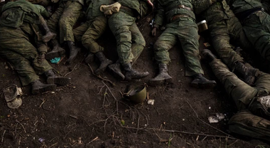 Serviciul rus al BBC şi site-ul rus Mediazona reuşesc să identifice peste 50.000 de militari ruşi ucişi în Războiul din Ucraina. Peskov invocă ”legea secretelor de stat” şi ”regimul particular” al invaziei ruse a Ucrainei pentru a justifica lipsa comunicării oficiale