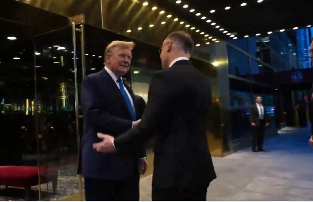 Trump îi dă asigurări preşedintelui Duda că va sprijini Polonia. Liderul de la Varşovia a propus ca ţările din NATO să cheltuie cel puţin 3 la sută din PIB pentru apărare - VIDEO