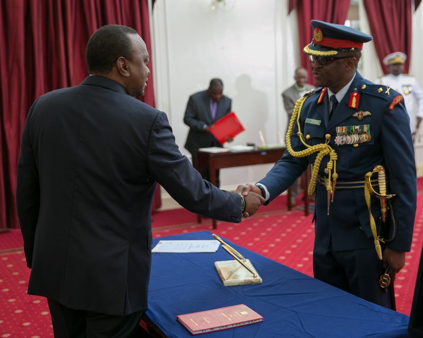 Şeful armatei din Kenya şi alţi 9 oficiali militari au murit într-un accident de elicopter