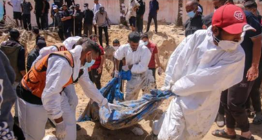 Aproximativ 200 de cadavre ale unor persoane ucise şi îngropate de armata israeliană în gropi comune, dezgropate începând de sâmbătă la Spitalul Nasser de la Khan Yunis de Apărarea Civilă, anunţă un oficial. În total, 283 de cadavre dezgropate din weekend