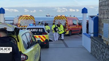 Cel puţin cinci imigranţi, printre care un copil, au murit încercând să traverseze Canalul Mânecii