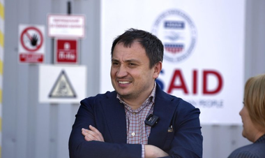 Ministrul ucrainean al Agriculturii Mîkola Solski, primul ministru plasat în detenţie în timpul funcţiei, a plătit o cauţiune de 1,8 milioane de euro şi ”continuă să îşi exercite funcţia”, anunţă ministerul