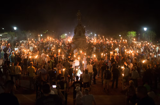 Trump denunţă manifestaţiile studenţilor în favoarea Palestinei mai ”pline de ură” decât adunarea de la Charlottesville din 2017, la care au mărşăluit neonazişti şi Ku Klux Klan cu torţe, iar o femeie a fost ucisă şi 19 persoane rănite
