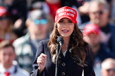 Scandal în SUA după ce guvernatoarea din South Dakota Kristi Noem, o posibilă vicepreşedintă a lui Trump, povesteşte cum şi de ce şi-a ucis căţeaua, un ţap şi trei cai