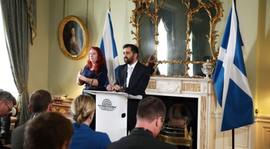 Humza Yousaf demisionează de la conducerea SNP şi implicit ca premier al Scoţiei, după ruperea coaliţiei cu Verzii 