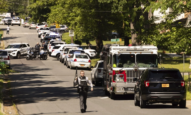 Patru poliţişti ucişi şi alţi patru răniţi în sudul SUA, într-un schimb de focuri în North Carolina la o arestare. Cel puţin un suspect găsit mort în urma unei înfruntări de aproape trei ore