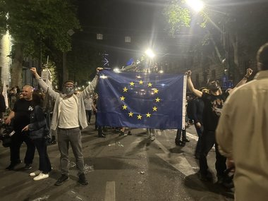 Georgia: Ciocniri între forţele de securitate şi protestatarii care au ieşit din nou în stradă din cauza proiectului de lege referitor la "agenţii străini" - VIDEO