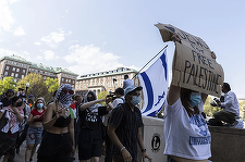 Poliţia din New York intră în Universitatea Columbia pentru a dispersa protestatarii pro-palestinieni care au ocupat o clădire a campusului