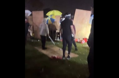 Violenţele se extind în universităţile americane. În Los Angeles, susţinătorii Israelului i-au atacat pe pro-palestinieni. La New York, 300 de manifestanţi pro-Gaza au fost arestaţi